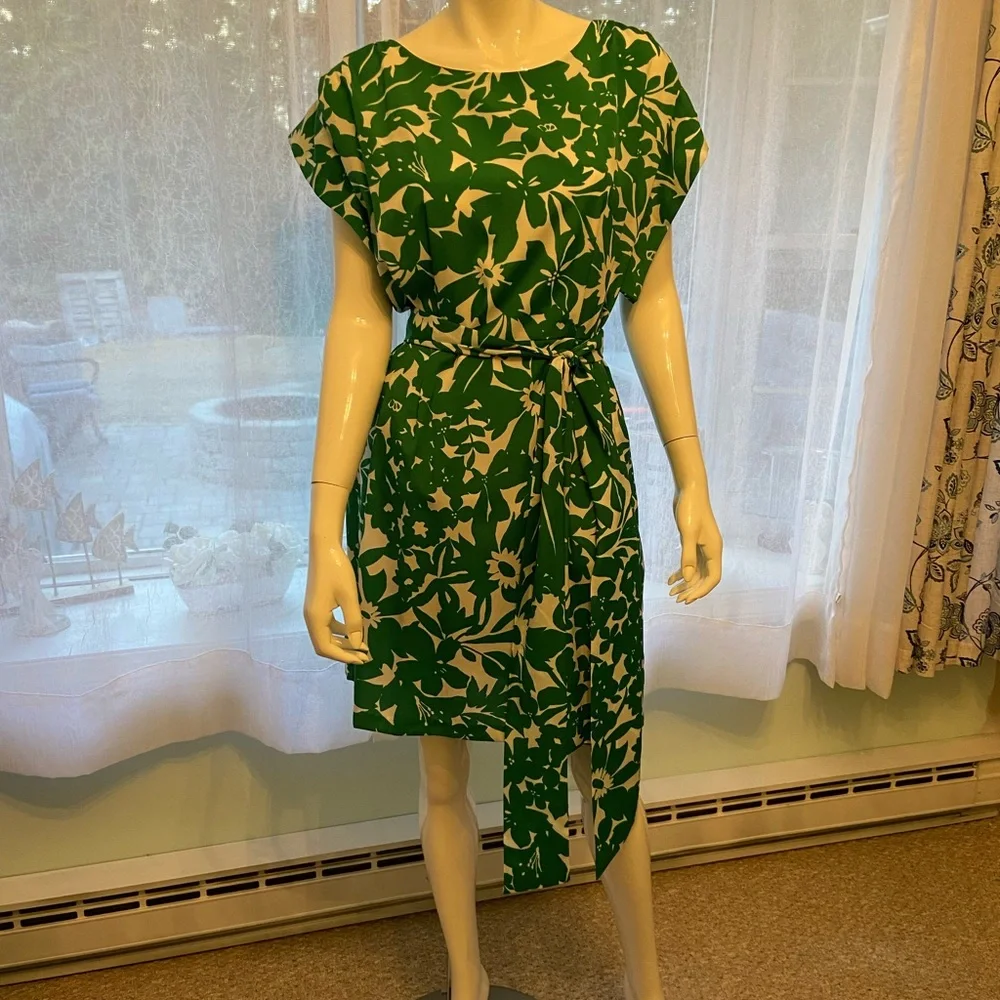 Green and White cocktail dress. Size 8. - Picture 1 of 5